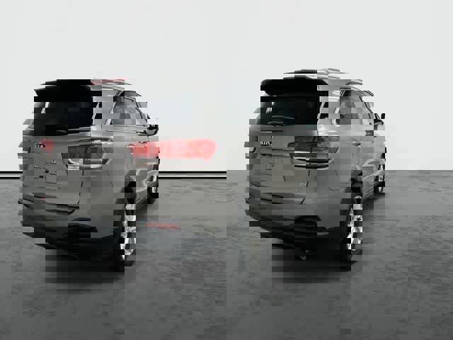 Used 2017 Kia Sorento LX w/ LX Convenience Package FWD image 3