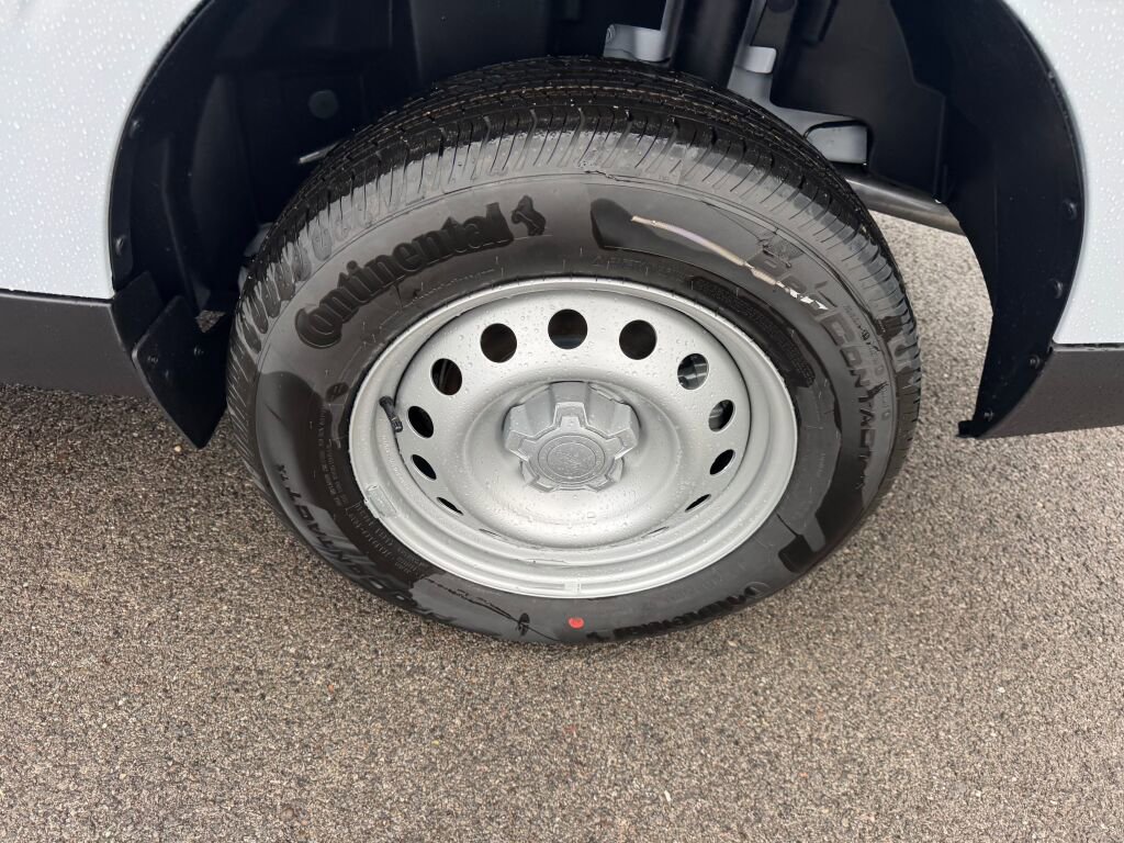 New 2025 Ford Maverick XL image 24