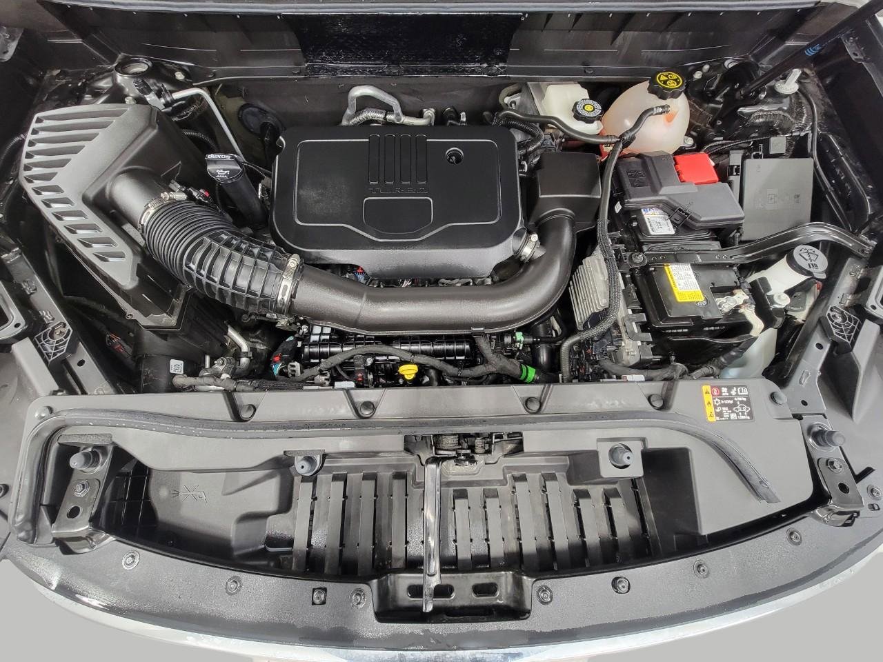 Used 2023 GMC Acadia SLE w/ Driver Convenience Package image 8