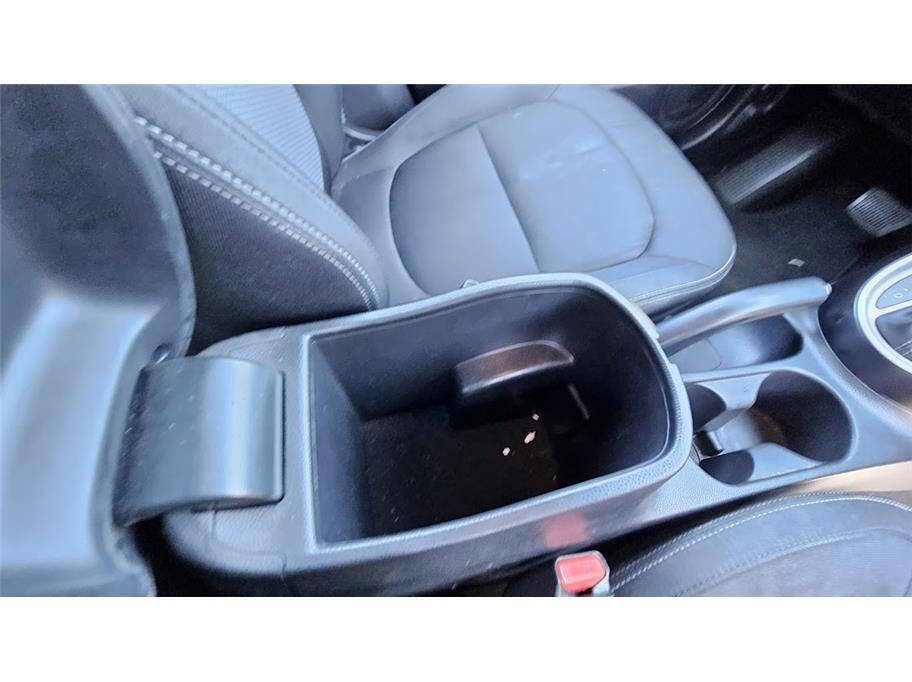 Used 2017 Kia Soul + image 20