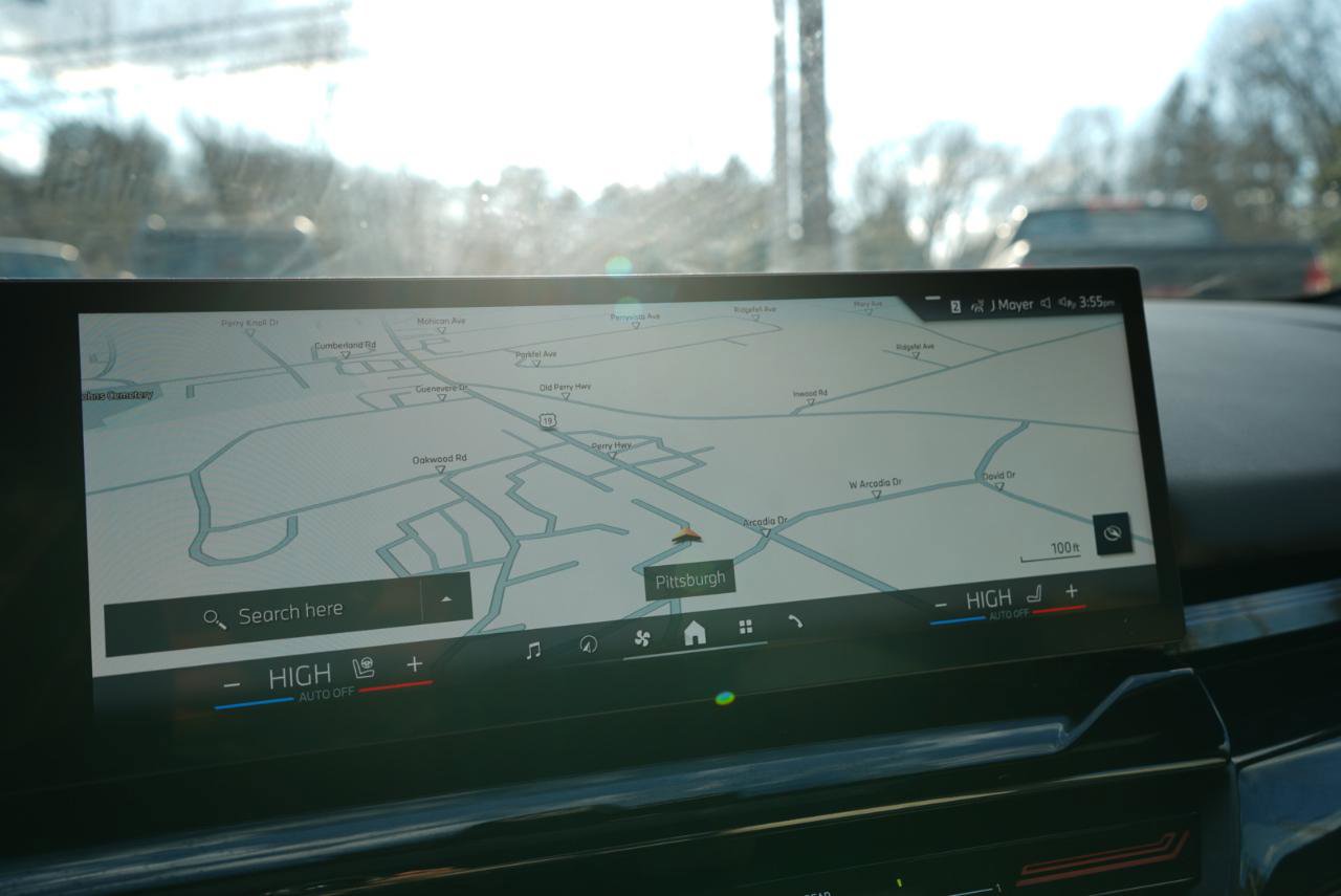 Used 2024 BMW 530i xDrive 530i xDrive Sedan w/ Convenience Package image 32