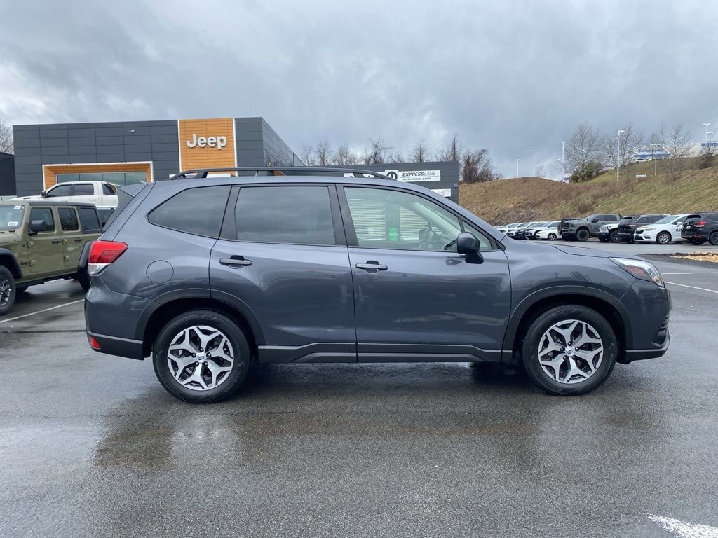 Used 2022 Subaru Forester Premium image 2