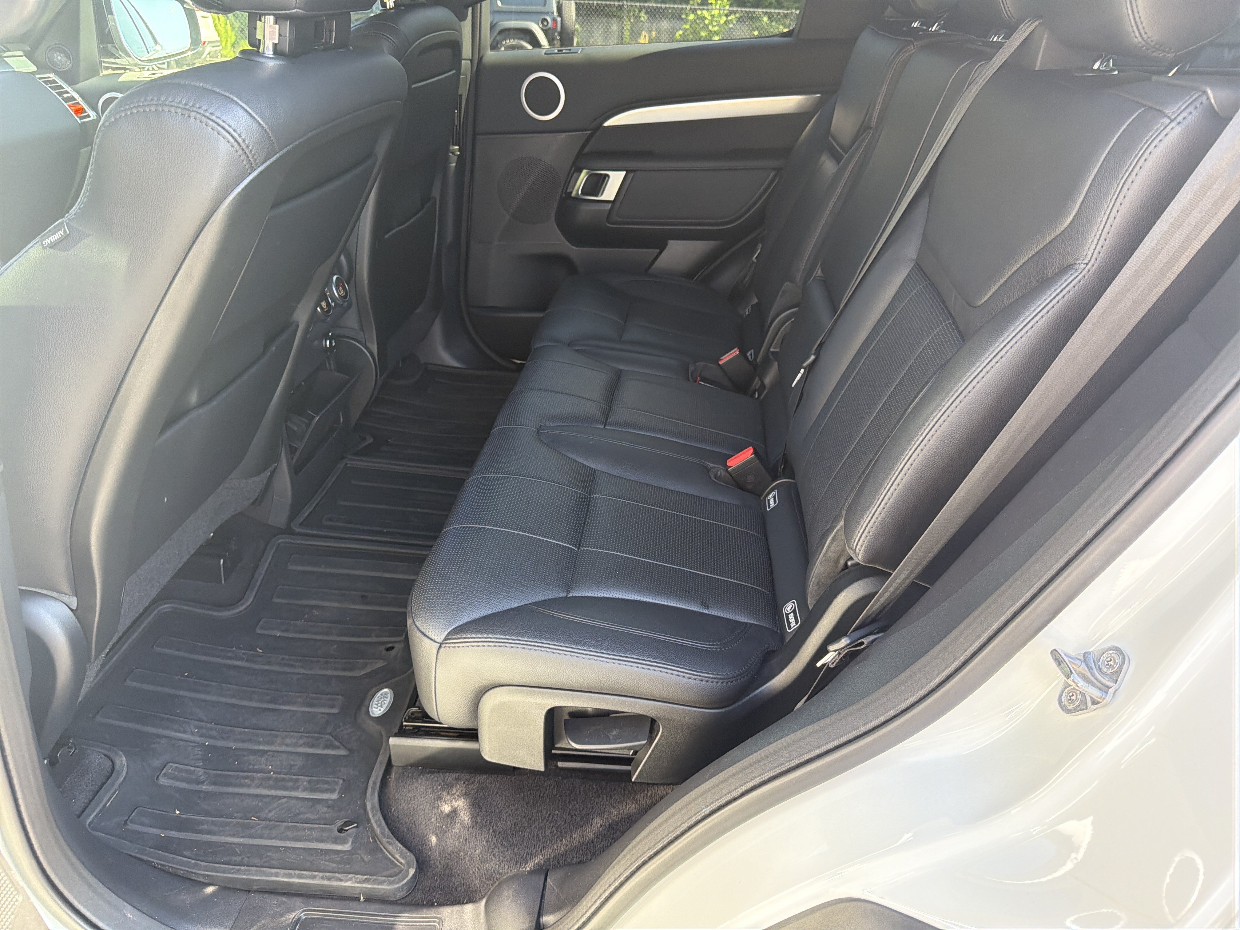 Used 2020 Land Rover Discovery Landmark AWD/4WD image 26
