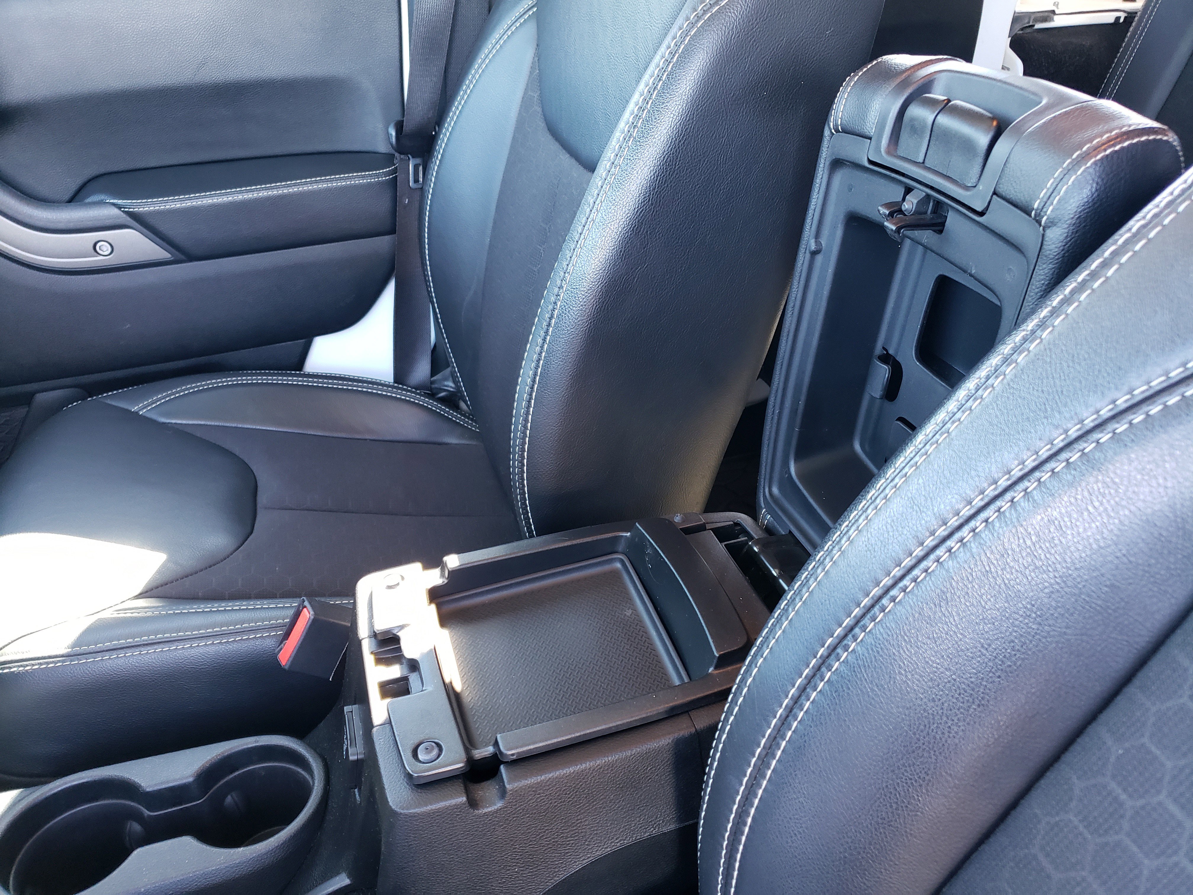 Used 2018 Jeep Wrangler Unlimited Sport image 29