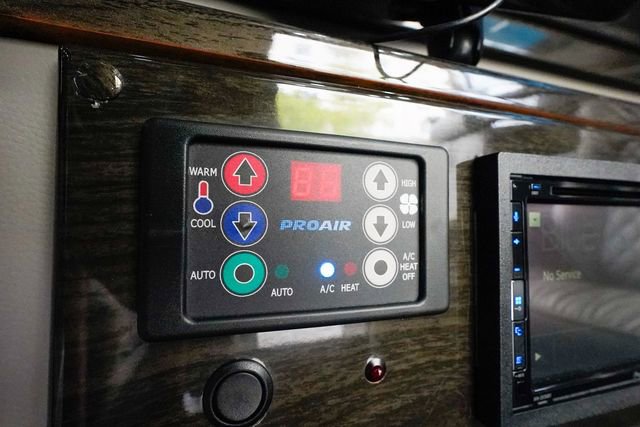 Used 2018 Mercedes-Benz Sprinter 3500 image 66