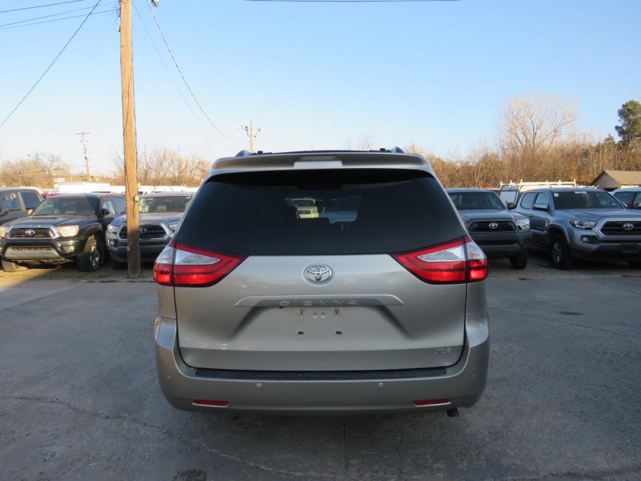 Used 2015 Toyota Sienna XLE w/ XLE Navigation Package FWD image 6
