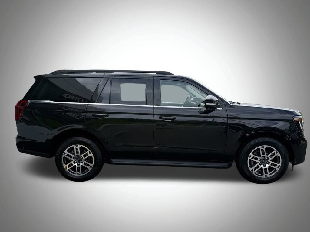 Used 2025 Ford Expedition Active AWD/4WD image 6
