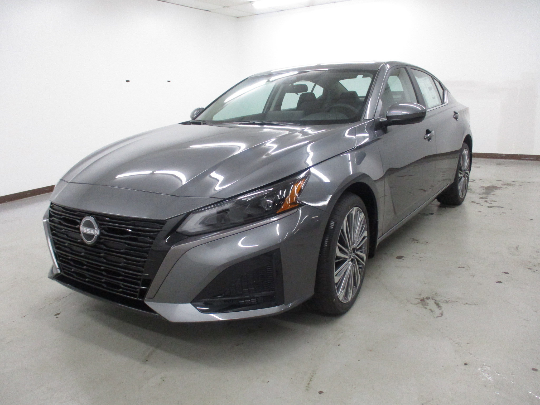 New 2026 Nissan Altima 2.5 SV w/ SV Premium Package AWD/4WD image 1