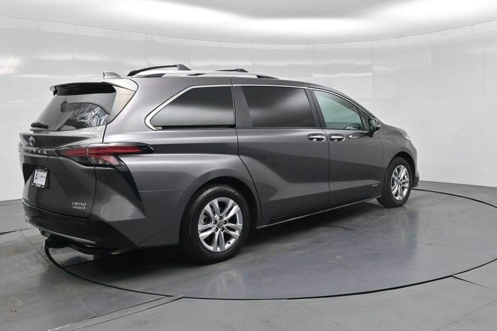 Used 2021 Toyota Sienna Limited FWD image 31