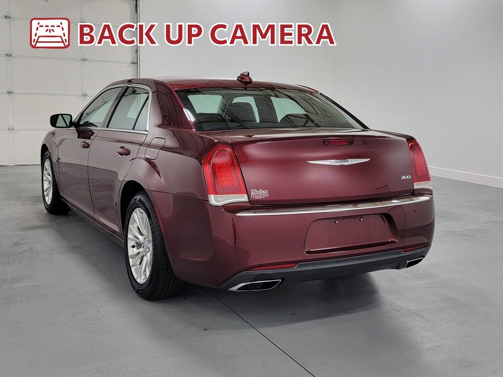Used 2017 Chrysler 300 Limited w/ Value Package RWD image 6