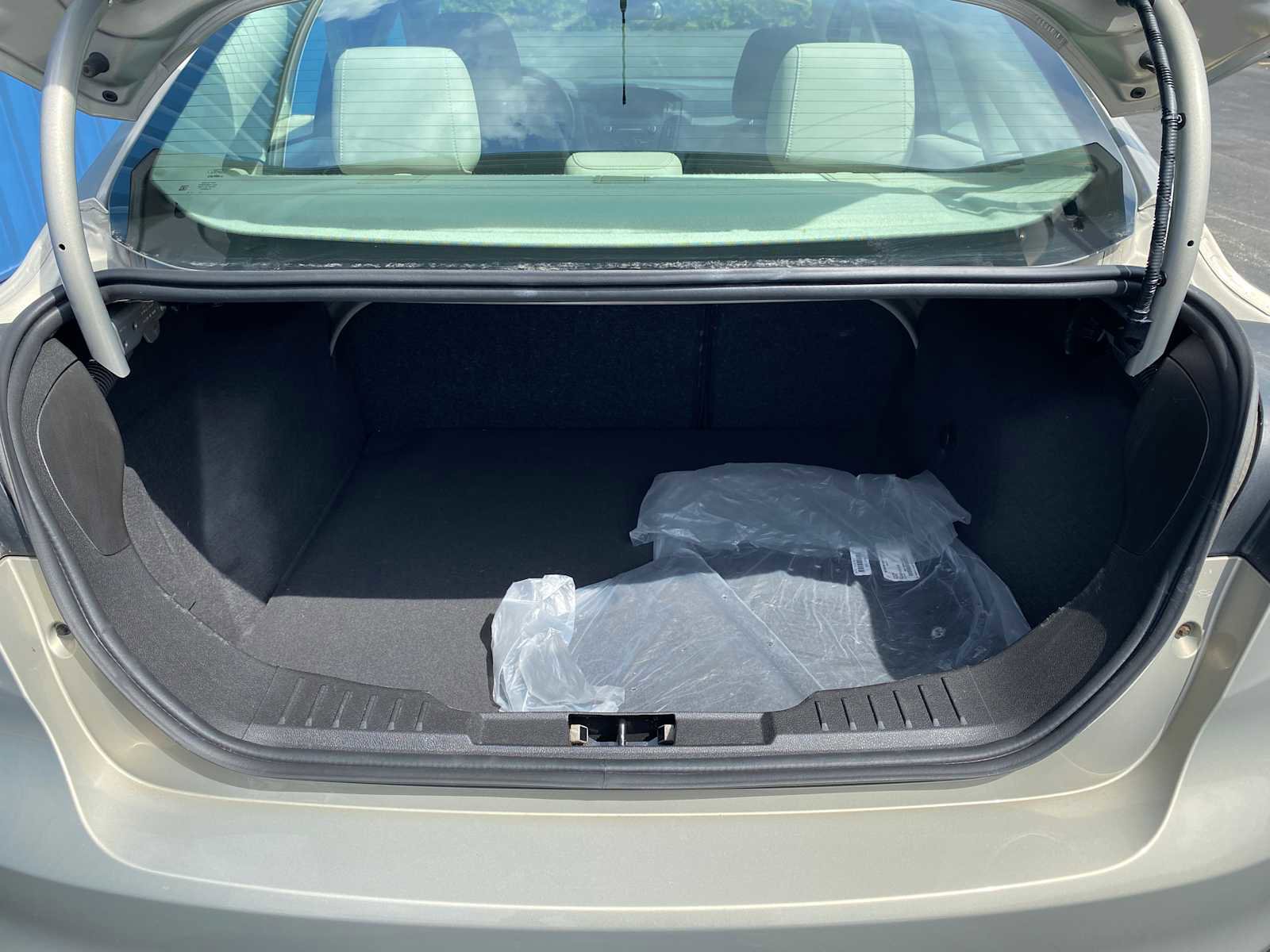 Used 2016 Ford Focus SE w/ SE Cold Weather Package image 15