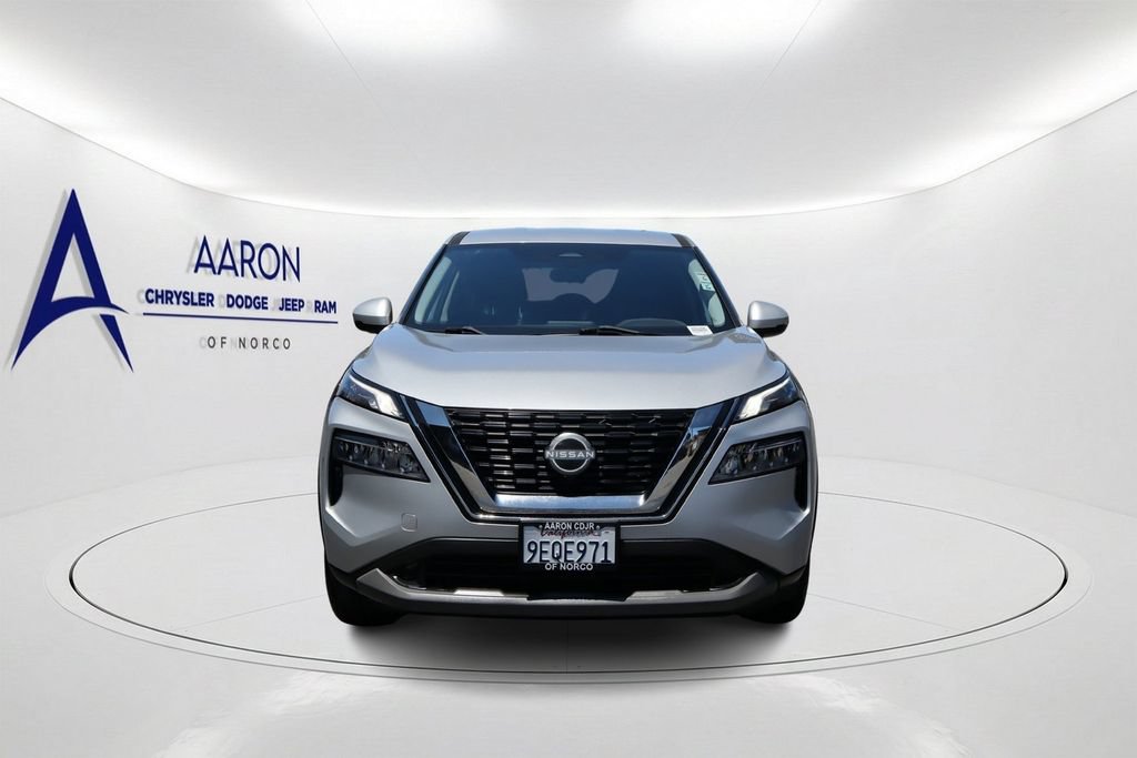 Used 2022 Nissan Rogue SV AWD/4WD image 2