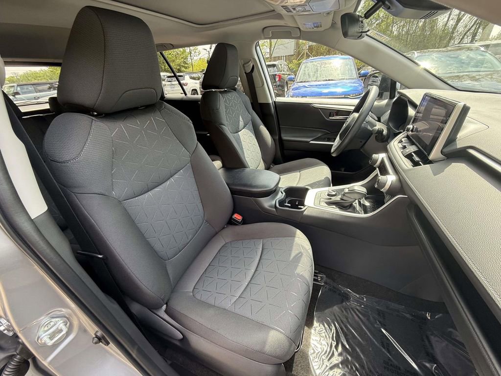 Used 2025 Toyota RAV4 XLE w/ Convenience Package AWD/4WD image 9