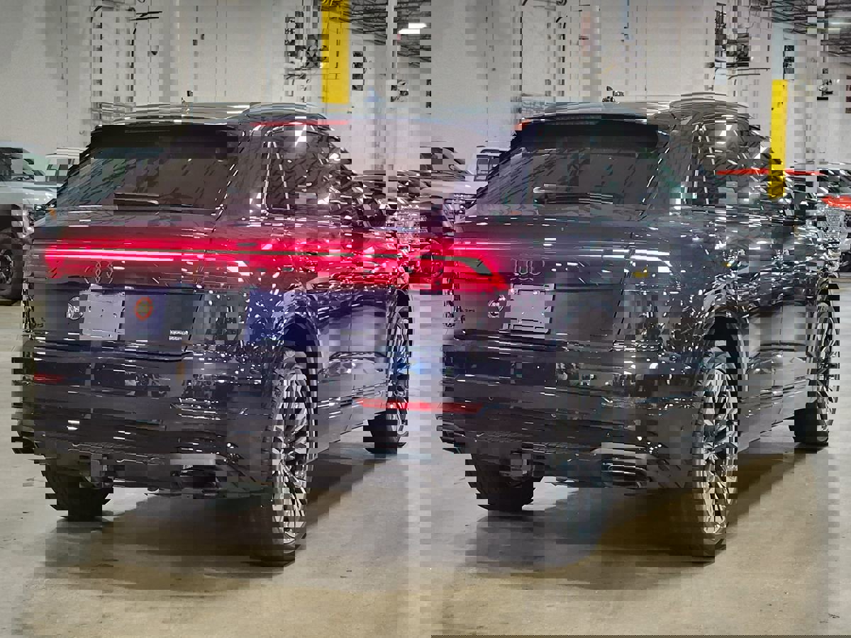 Used 2025 Audi Q8 Premium Plus image 8