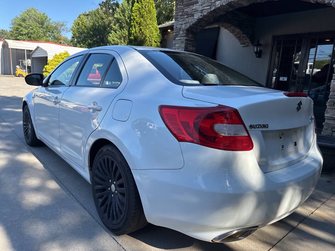 Used 2012 Suzuki Kizashi SE FWD image 3