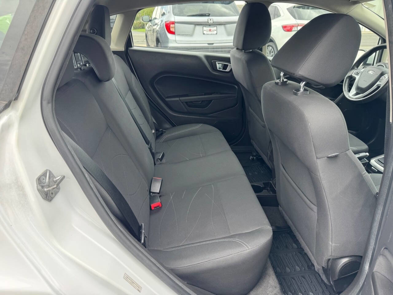 Used 2015 Ford Fiesta SE FWD image 5