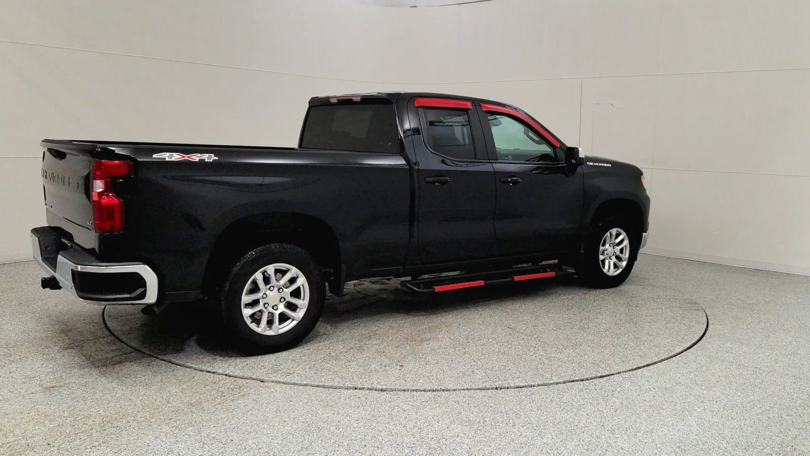 Used 2025 Chevrolet Silverado 1500 LT image 7