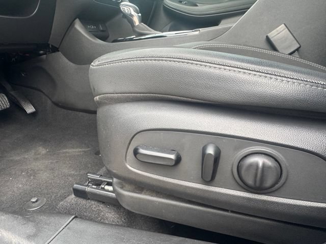Used 2022 Buick Encore GX Select w/ Sport Touring Package FWD image 23