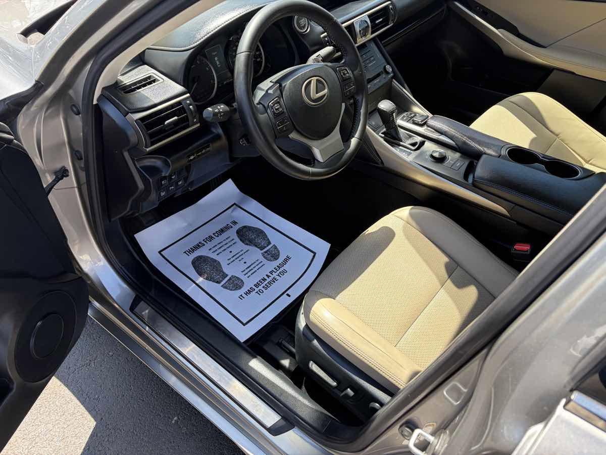 Used 2019 Lexus IS 300 AWD image 9