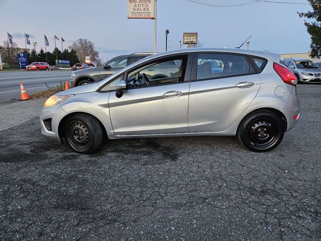 Used 2012 Ford Fiesta SE image 2