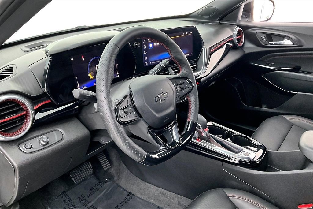 Used 2025 Chevrolet Trax RS w/ Driver Confidence Package image 16