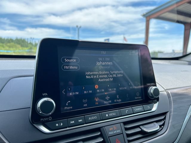 Used 2024 Nissan Altima 2.5 SV FWD image 13