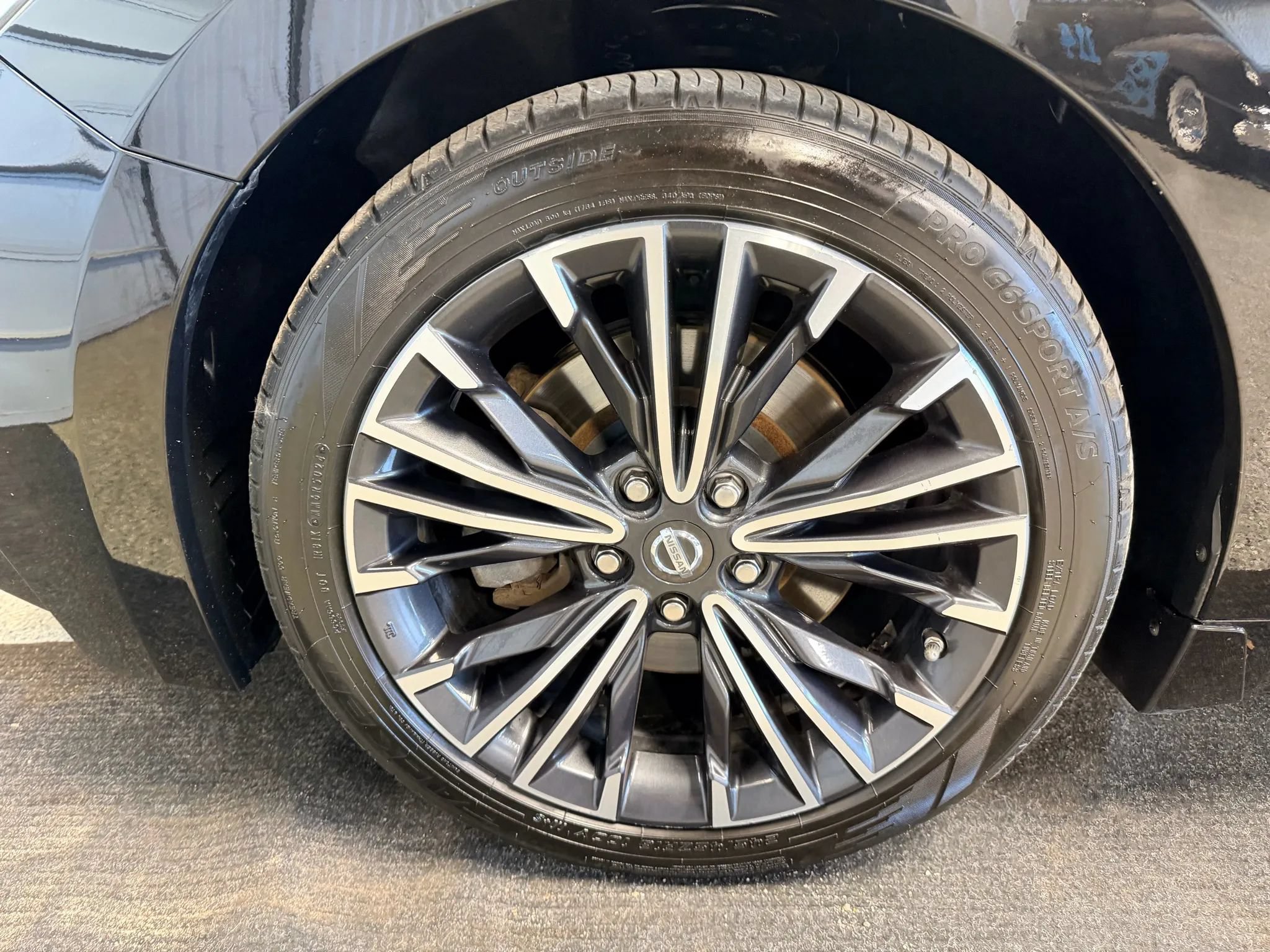 Used 2017 Nissan Maxima Platinum w/ Medallion Package FWD image 16