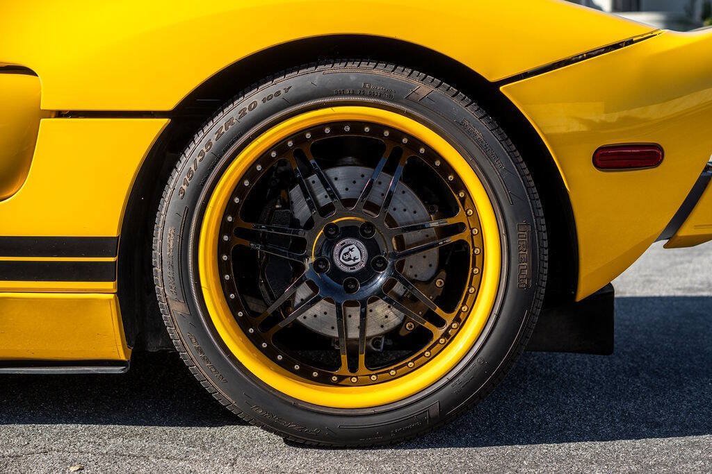Used 2006 Ford GT RWD image 28