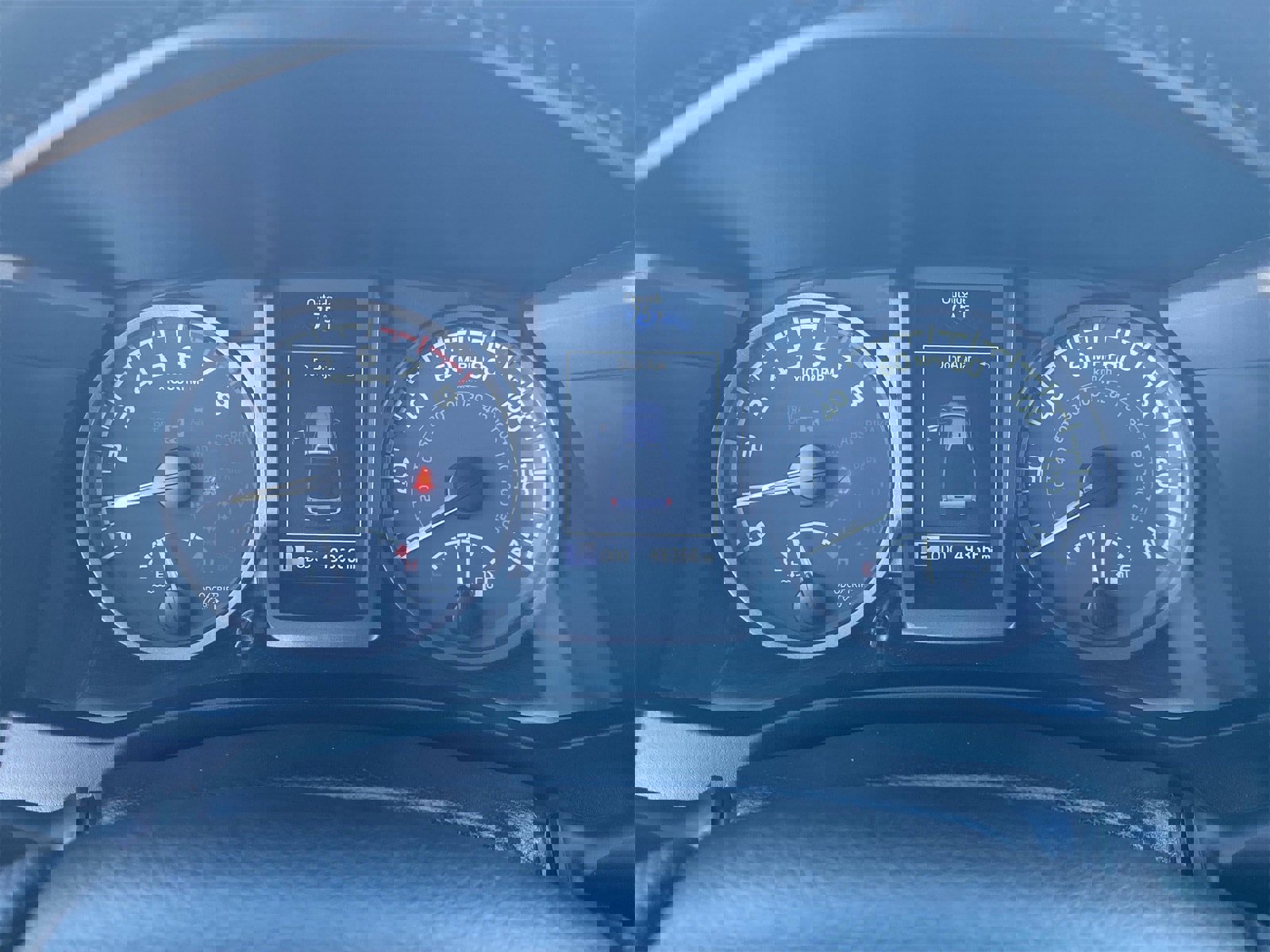 Used 2022 Toyota Tacoma TRD Off-Road image 32