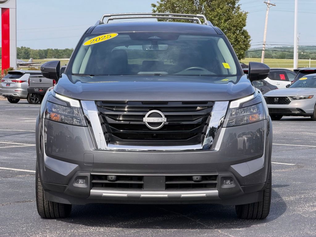 Used 2025 Nissan Pathfinder SL w/ Cargo Package FWD image 10