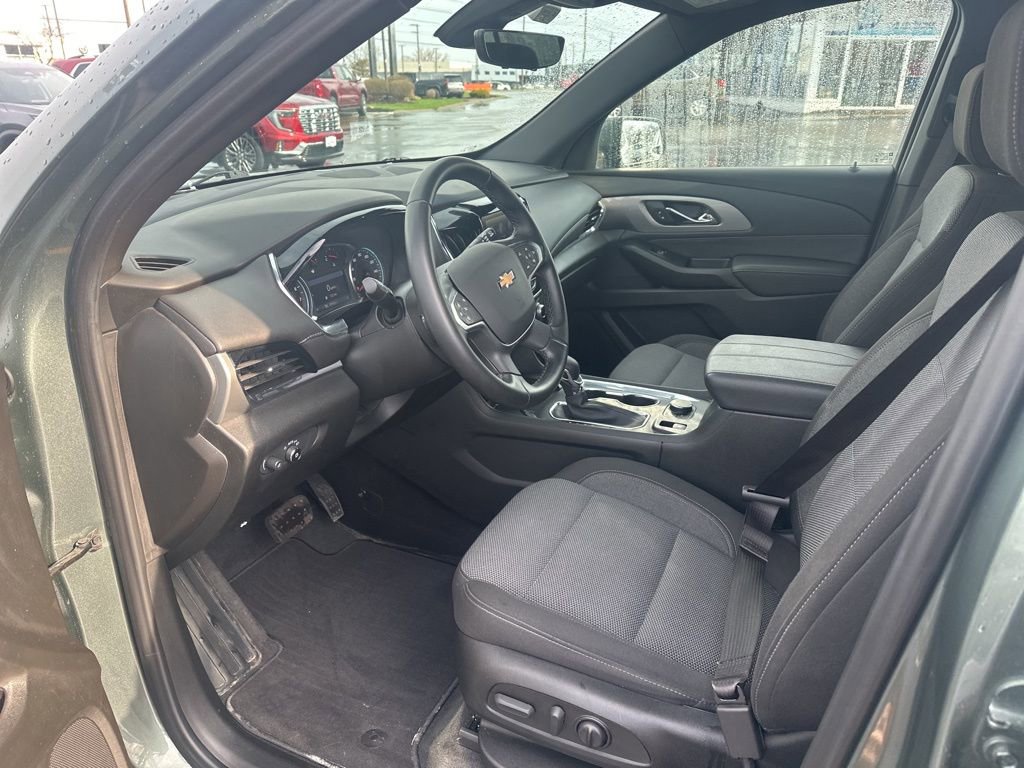Used 2023 Chevrolet Traverse LT w/ Rear Camera Mirror Package AWD/4WD image 2