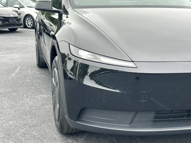 Used 2026 Tesla Model Y 2WD image 10