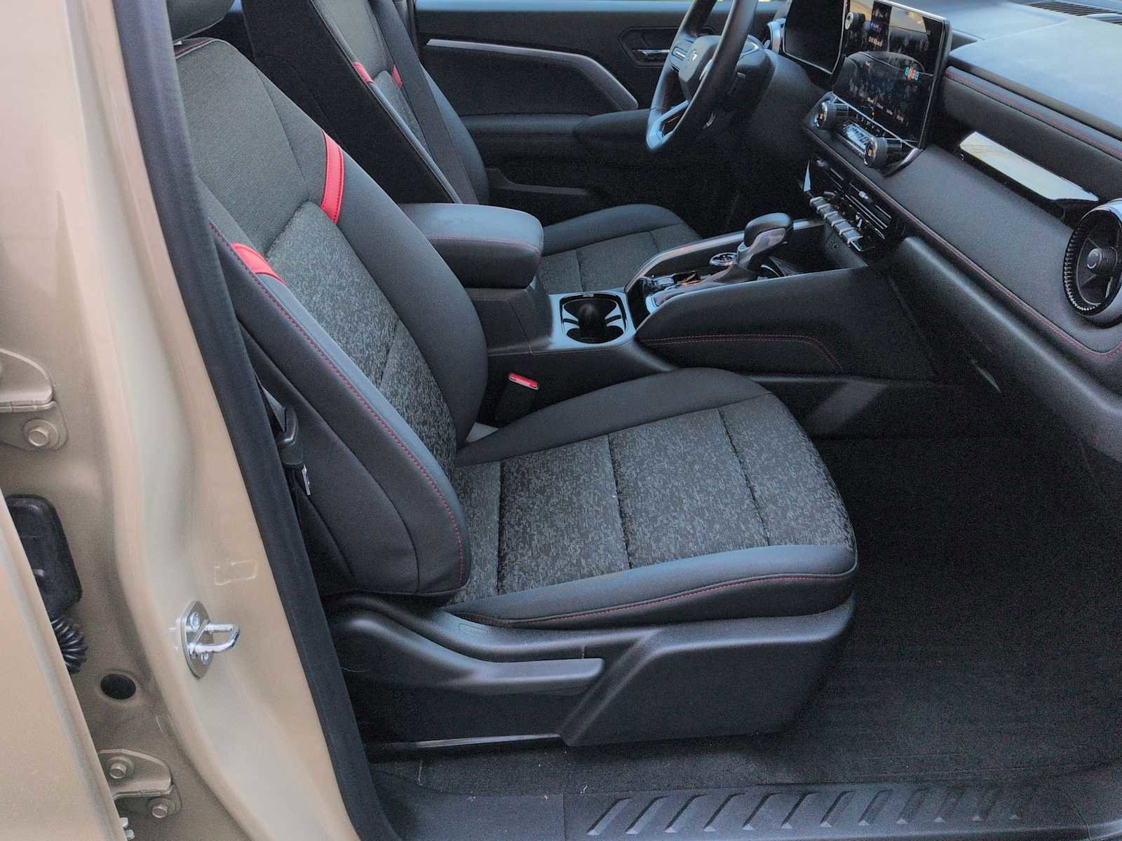 Used 2023 Chevrolet Colorado Z71 w/ Z71 Convenience Package 2 AWD/4WD image 22