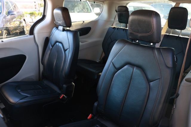 Used 2020 Chrysler Pacifica Touring-L Plus image 11