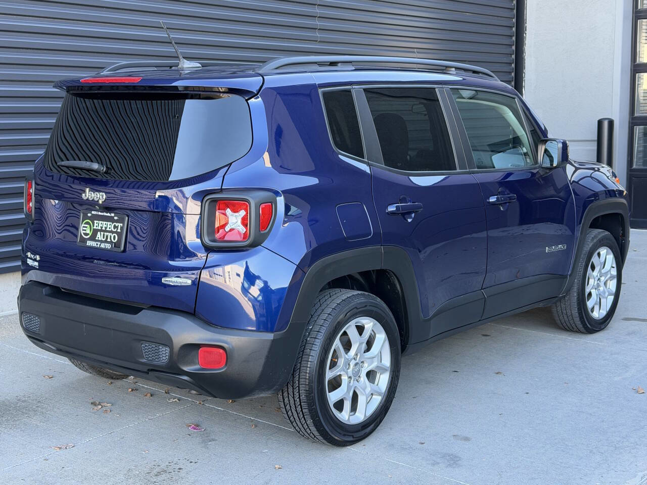 Used 2017 Jeep Renegade Latitude w/ Cold Weather Group AWD/4WD image 11