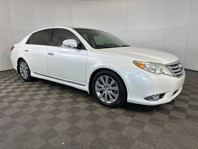 Used 2011 Toyota Avalon Limited image 2