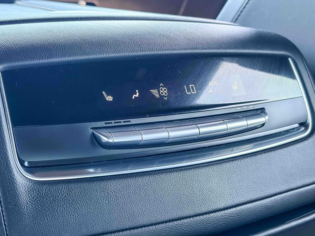 Certified 2022 Cadillac Escalade Sport AWD/4WD image 23