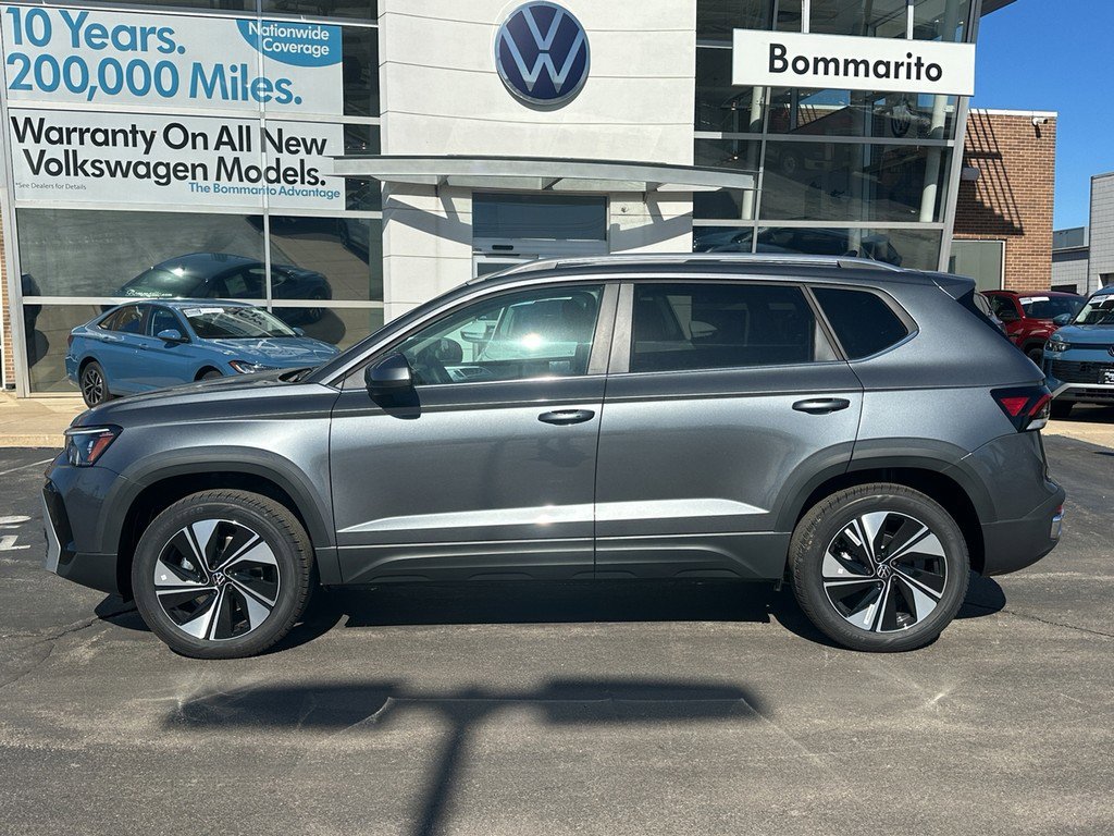 New 2025 Volkswagen Taos SE image 2