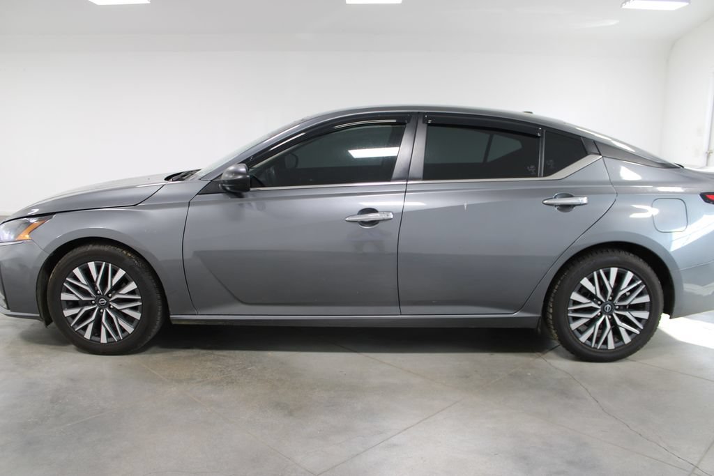 Used 2024 Nissan Altima 2.5 SV FWD image 6