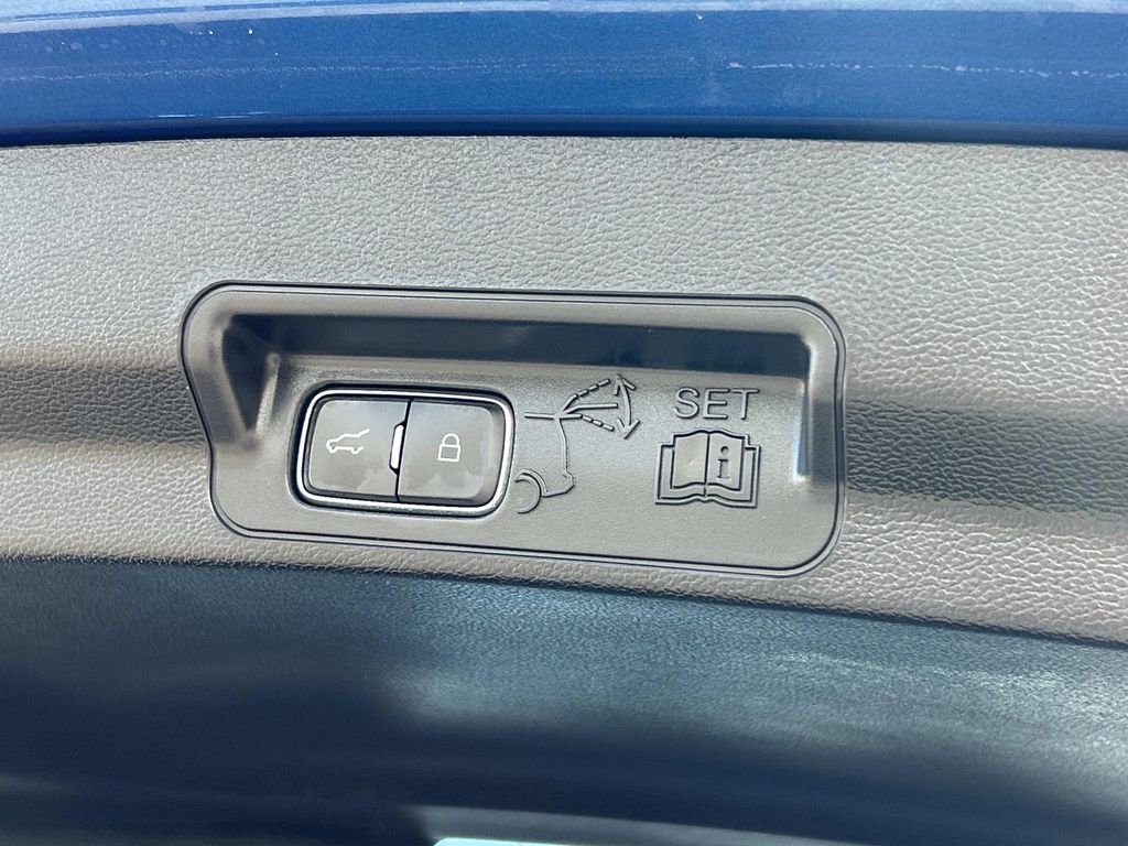 Used 2021 Ford Explorer XLT w/ Equipment Group 202A image 14