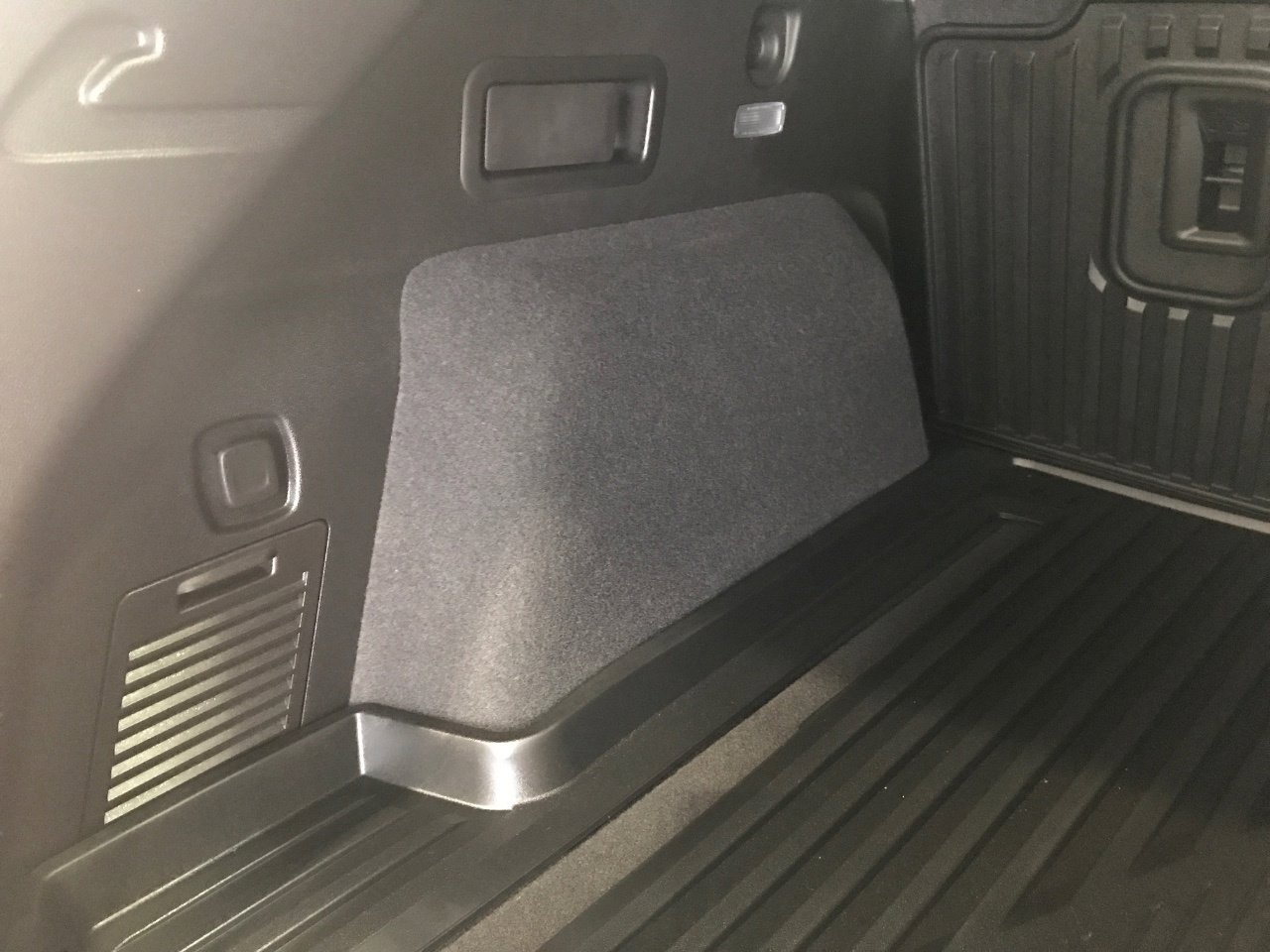 Certified 2025 Cadillac XT5 Luxury w/ LPO, Floor Liner Package image 13