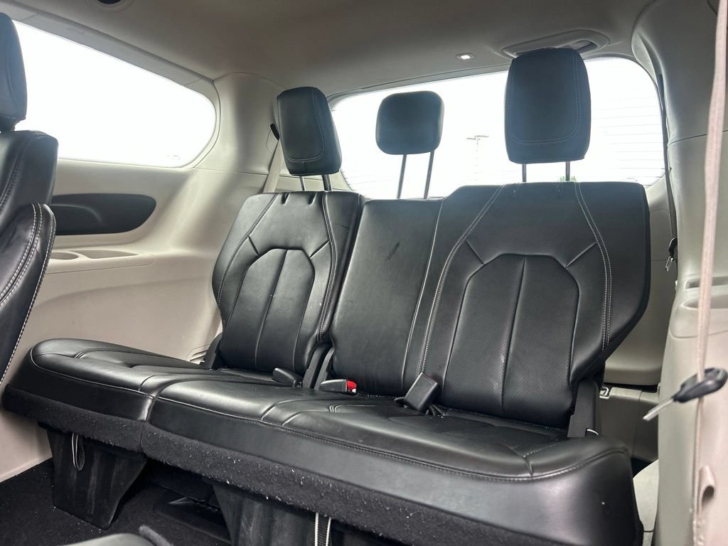 Used 2024 Chrysler Pacifica Touring-L FWD image 8