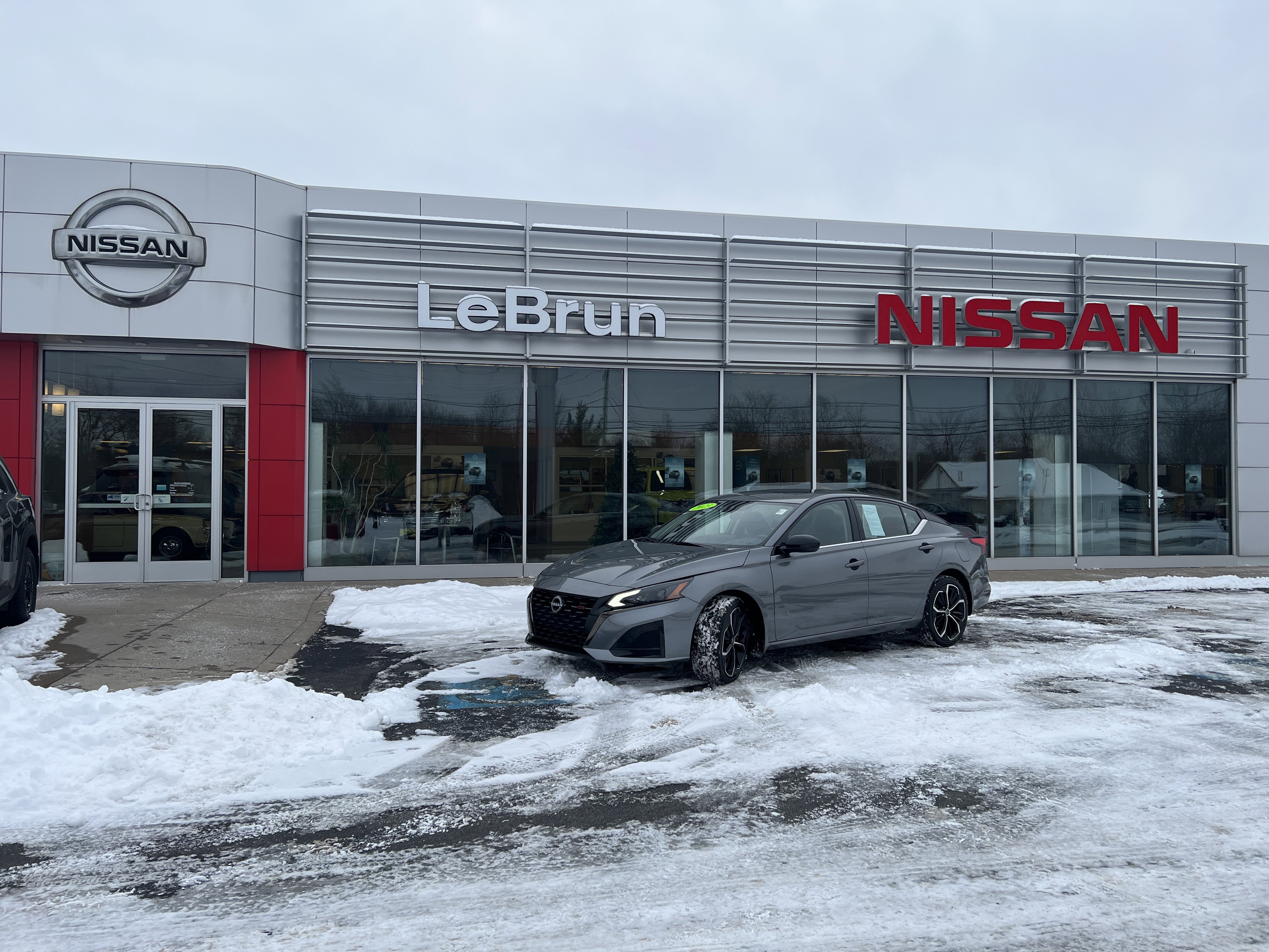 Used 2023 Nissan Altima 2.5 SR w/ SR Premium Package
