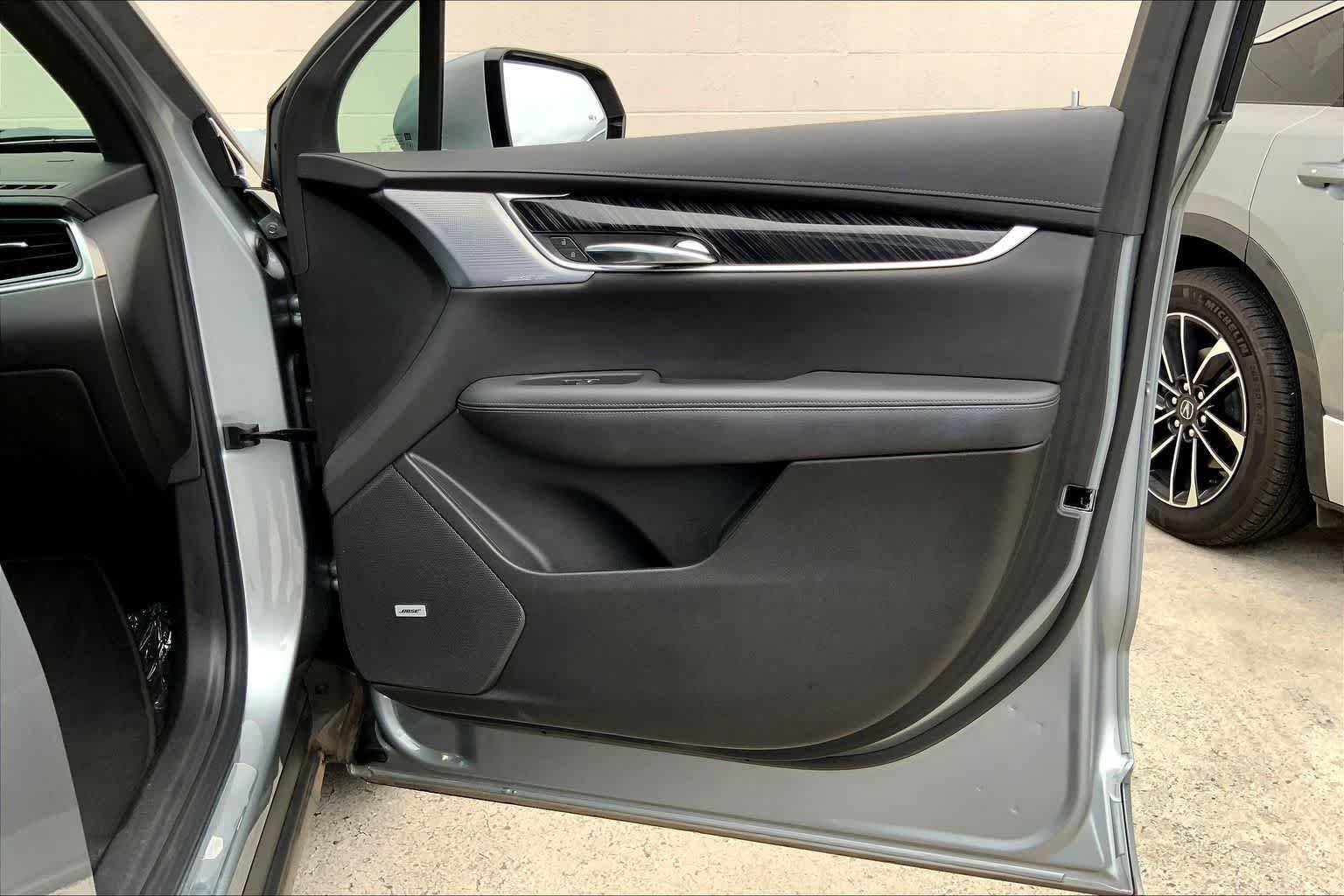 Used 2024 Cadillac XT6 Premium Luxury FWD image 28