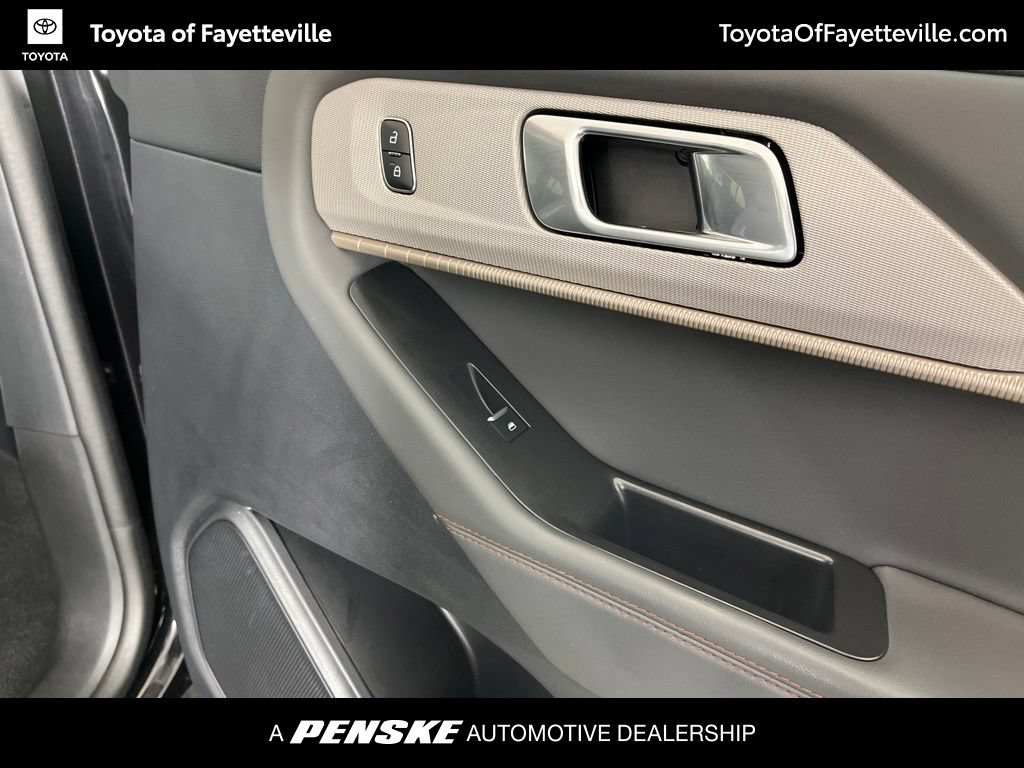 Used 2025 Ford Explorer Active w/ Active Comfort Package AWD/4WD image 9
