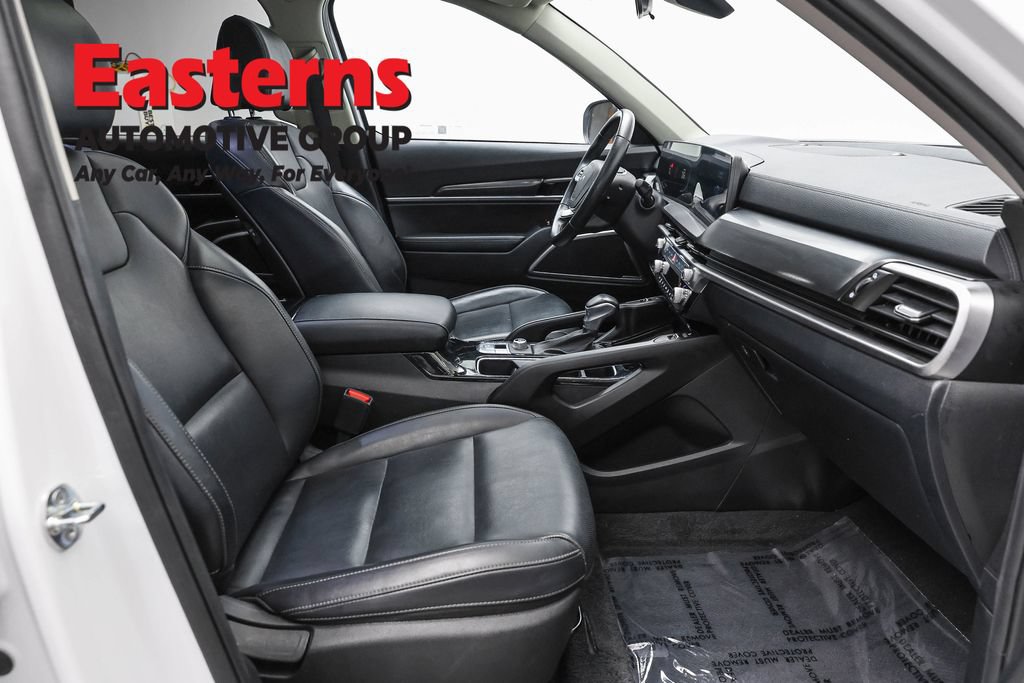 Used 2025 Kia Telluride S FWD image 28