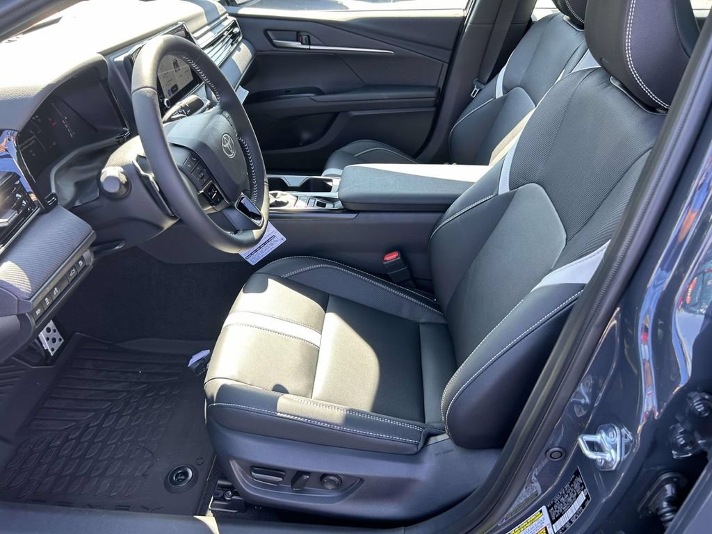 New 2026 Toyota Camry Hybrid FWD image 14