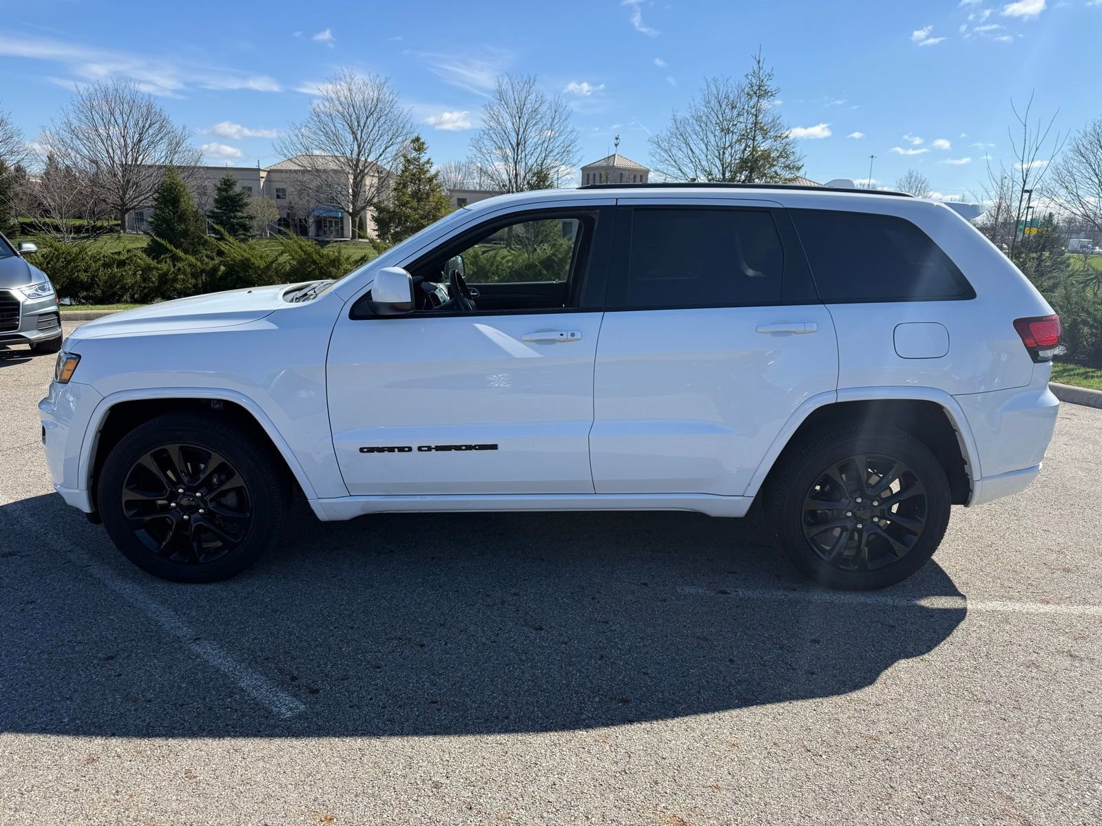 Used 2020 Jeep Grand Cherokee Altitude image 8