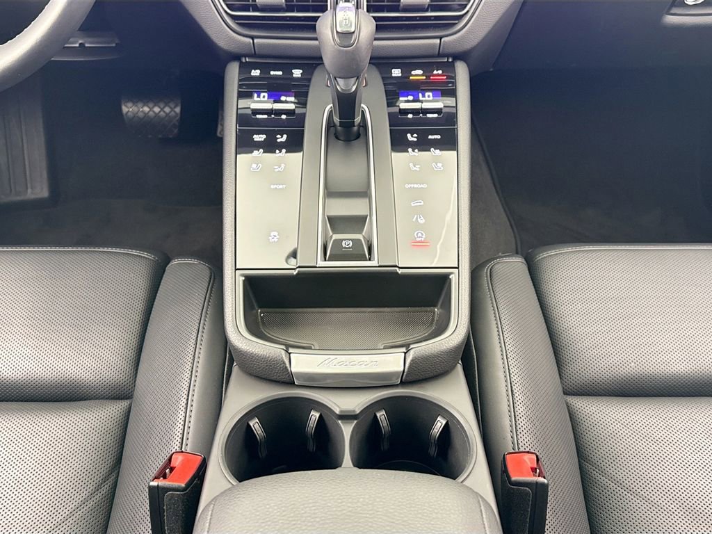 Used 2024 Porsche Macan image 12