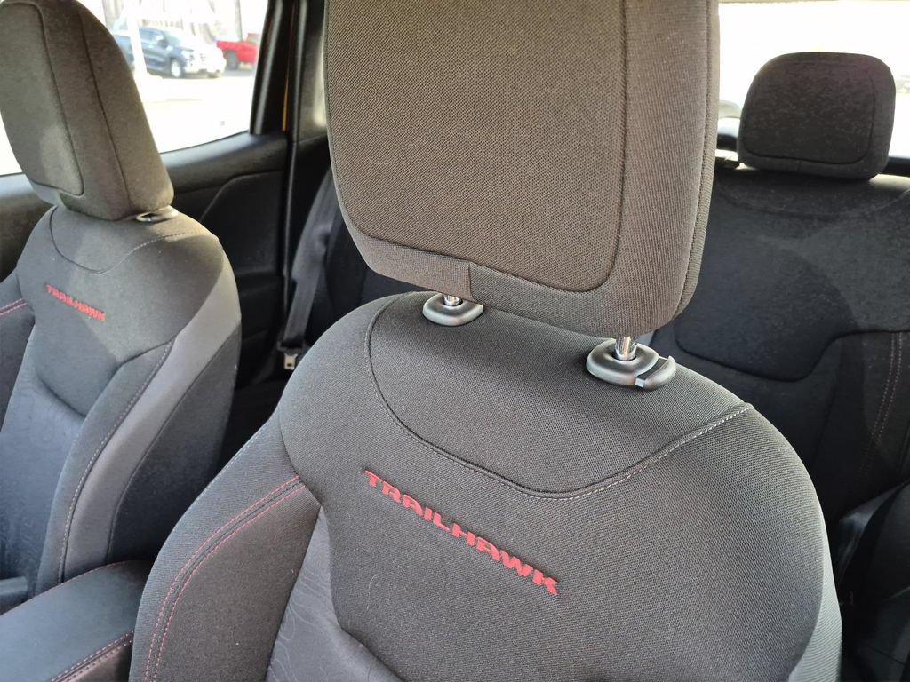 Used 2023 Jeep Renegade Trailhawk AWD/4WD image 14